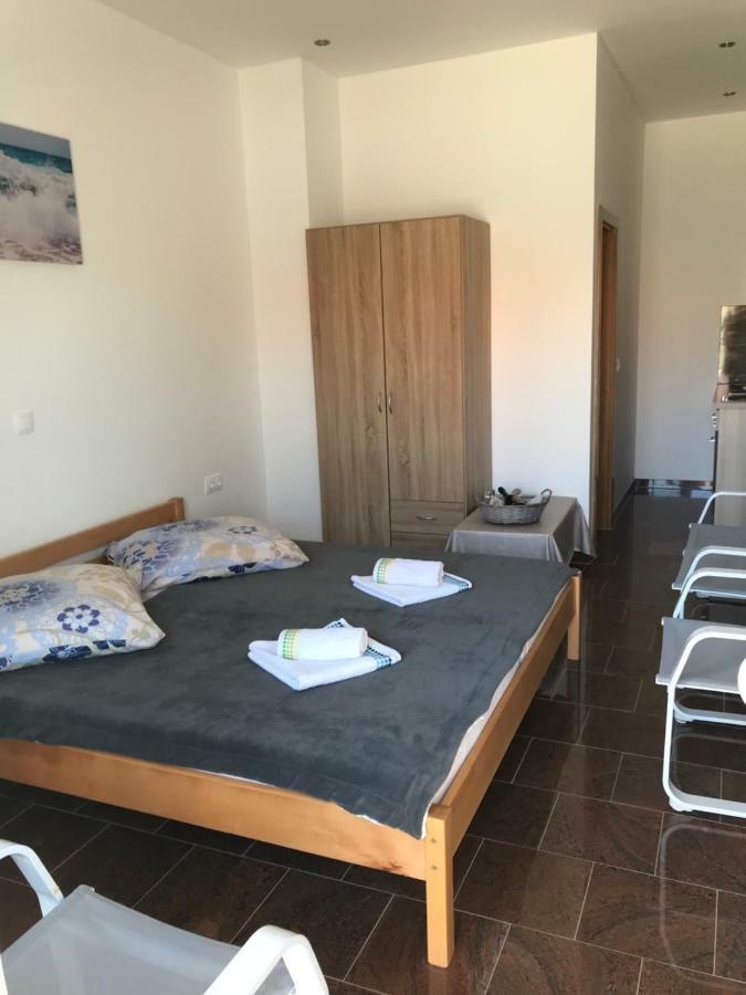 Apartmani Subasic Паг Экстерьер фото
