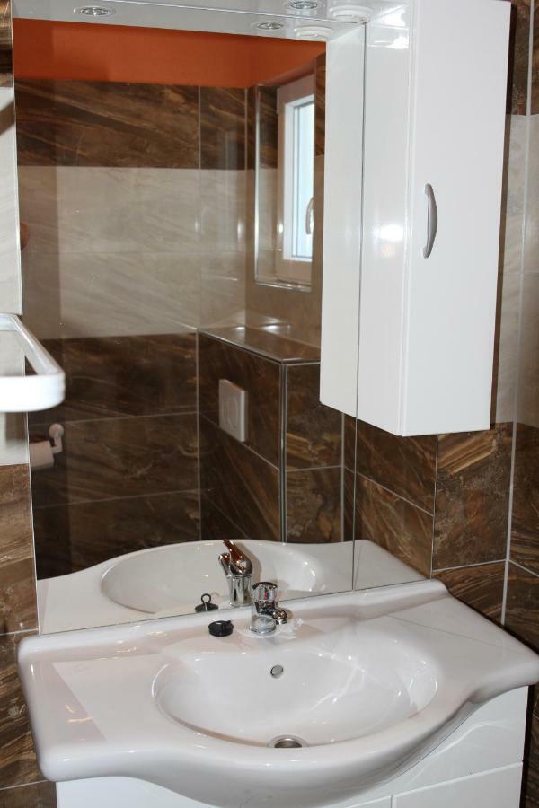 Apartmani Subasic Паг Экстерьер фото