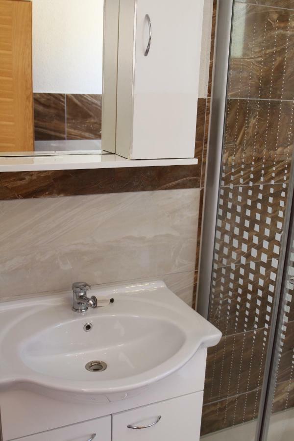 Apartmani Subasic Паг Экстерьер фото