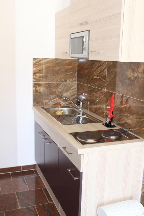 Apartmani Subasic Паг Экстерьер фото