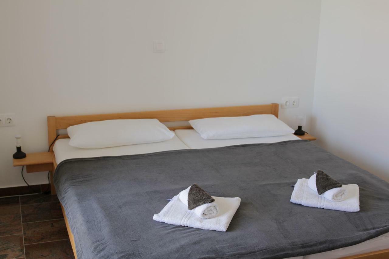 Apartmani Subasic Паг Экстерьер фото