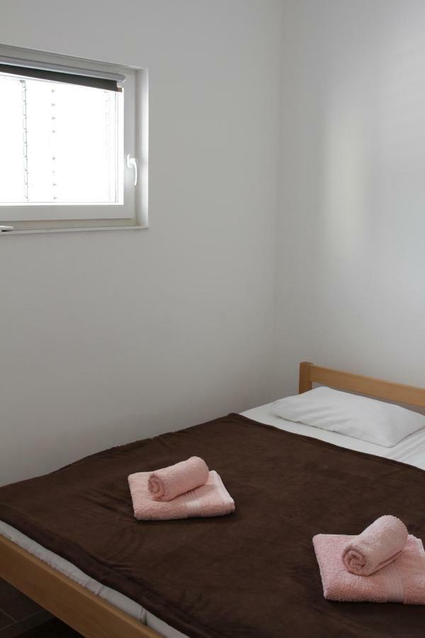Apartmani Subasic Паг Экстерьер фото