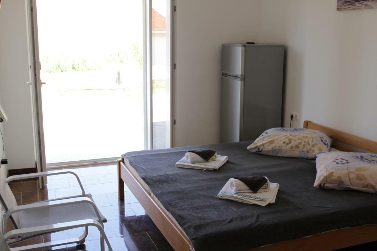 Apartmani Subasic Паг Экстерьер фото