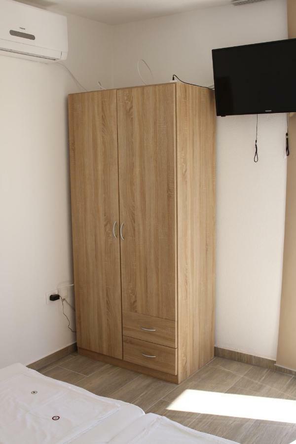 Apartmani Subasic Паг Экстерьер фото