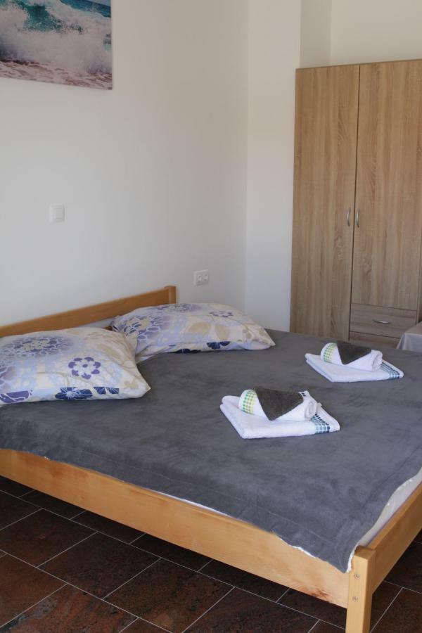 Apartmani Subasic Паг Экстерьер фото