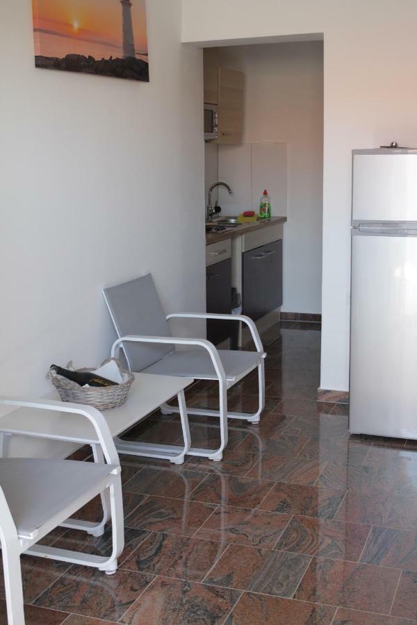 Apartmani Subasic Паг Экстерьер фото